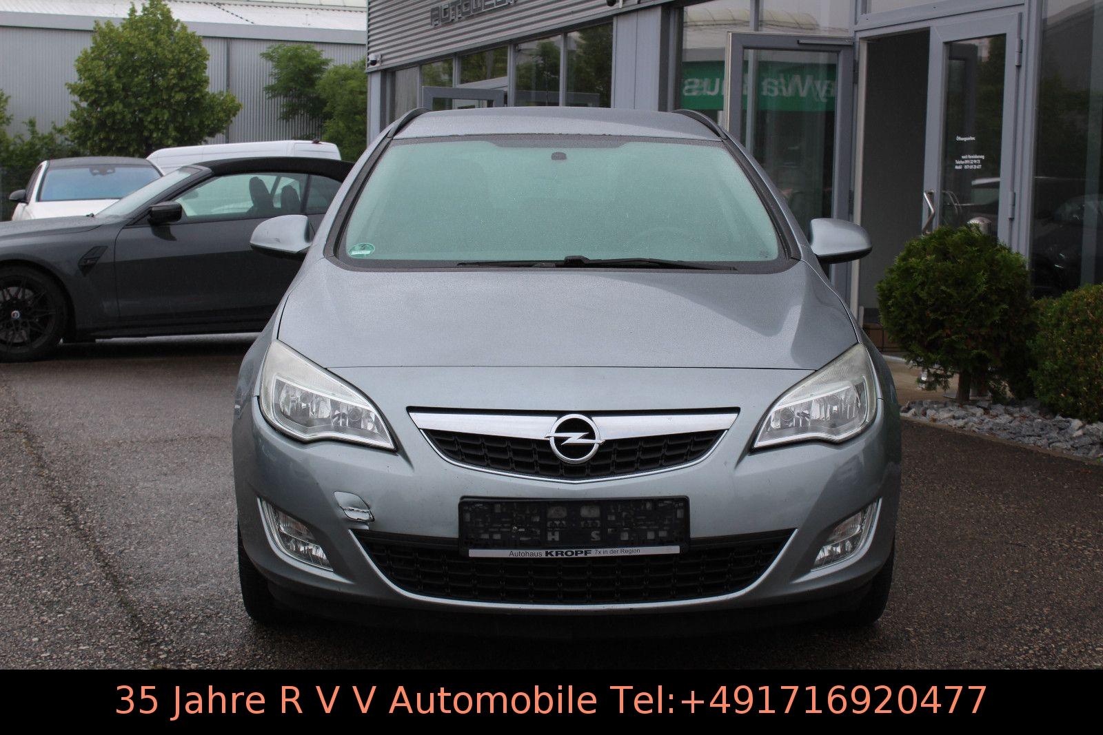 Opel Astra 2012 — rear view
