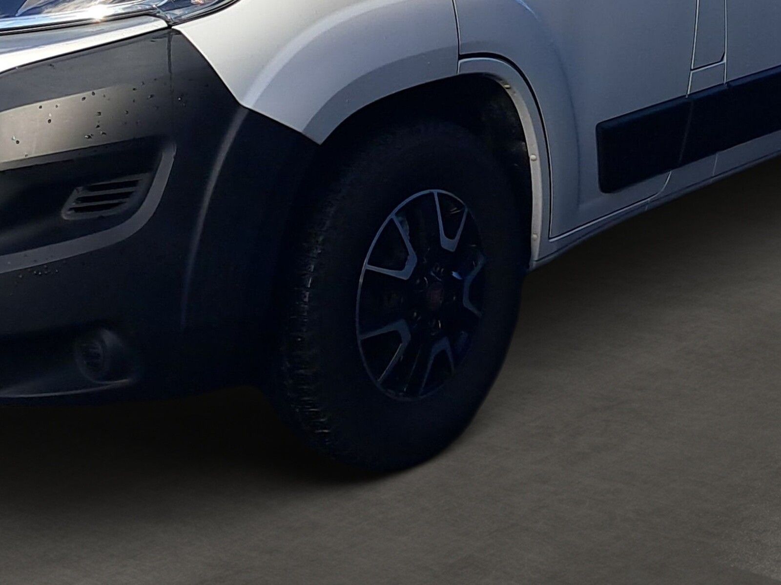 Fahrzeugabbildung Carado Clever CV E 600 RK, Markise, Tempomat, Radio