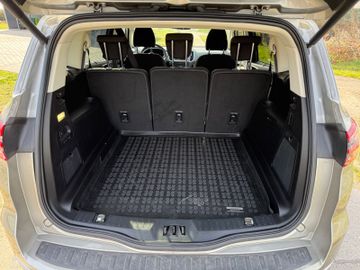Ford S-Max - 12