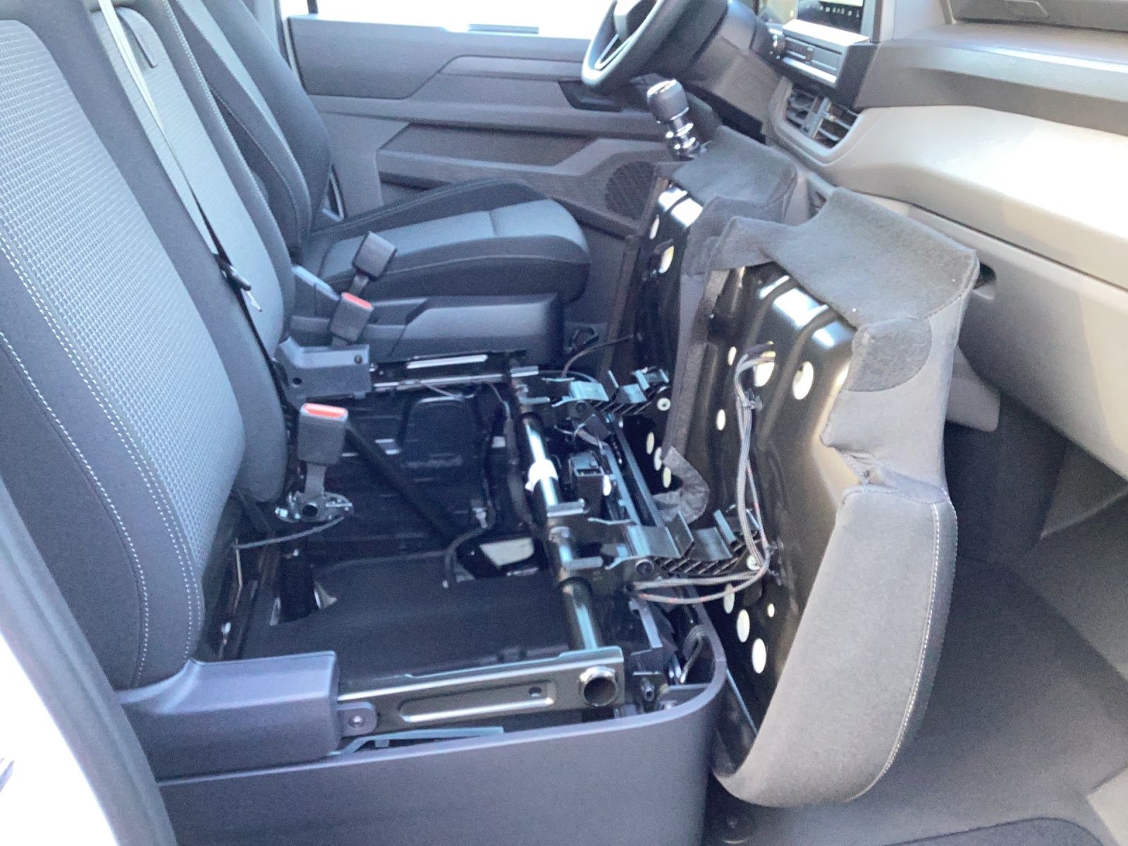 Fahrzeugabbildung Volkswagen T7 Transporter TDI Kasten AHK LaneAssist RearVie