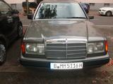 Mercedes-Benz E 200  Oldtimer,Automatic - gebrauchte Mercedes-Benz E 200 aus dem Jahr 1992
