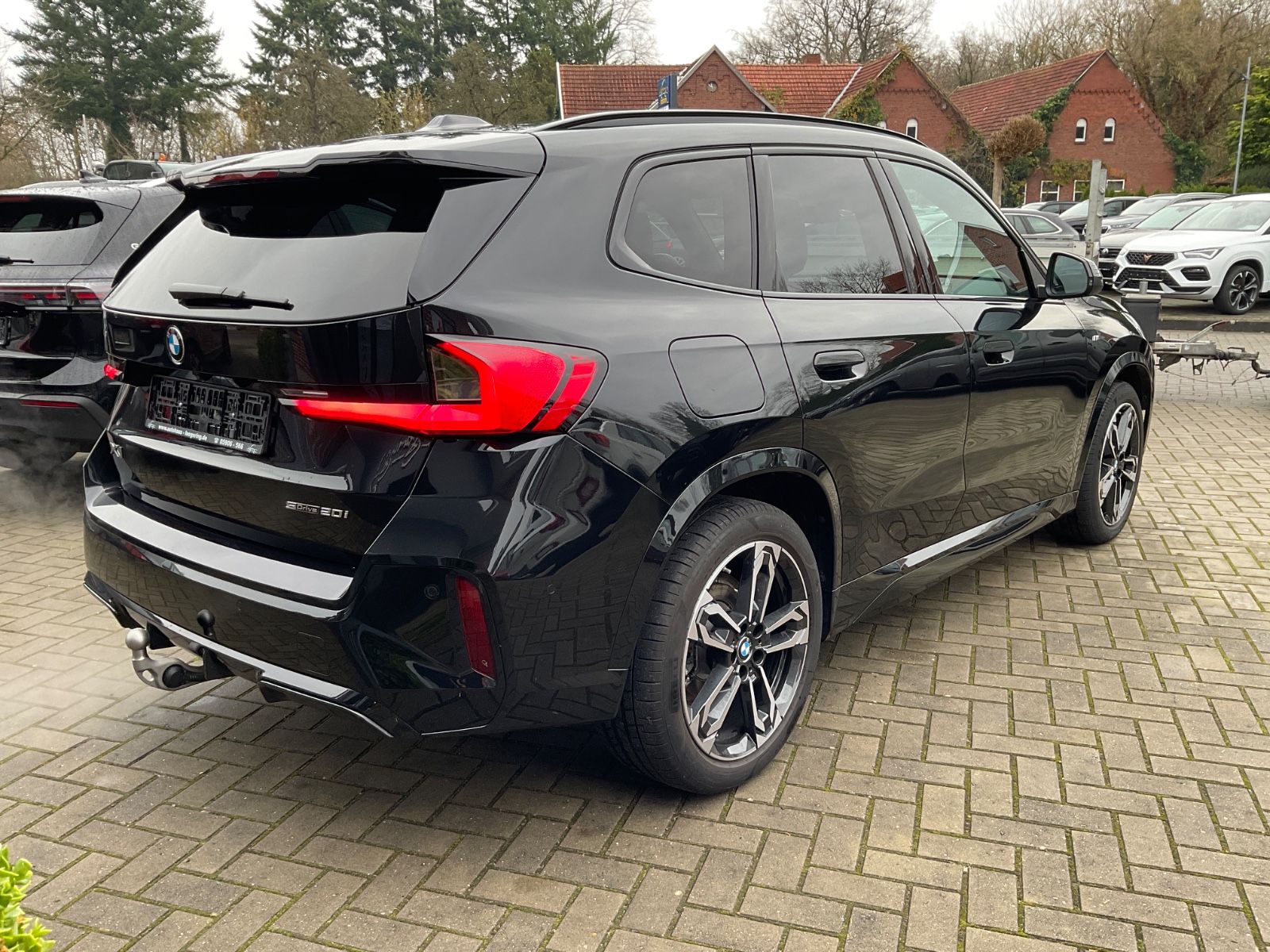 Fahrzeugabbildung BMW X1 sDrive20i,M Sport,AHK,Kamera,Navi,Carplay