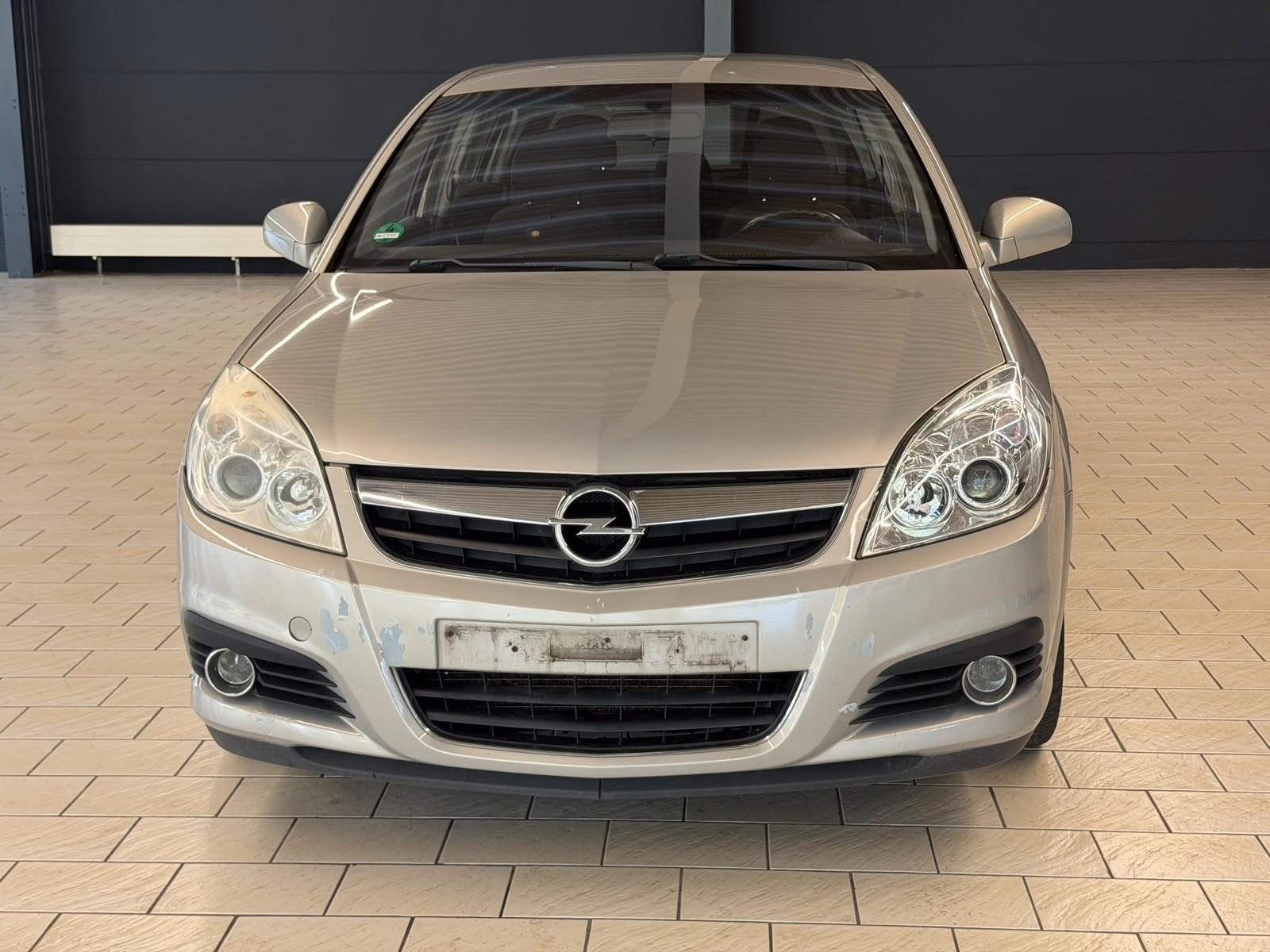 Opel Signum 2007 — вигляд ззаду