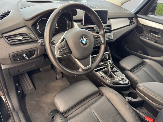 Fahrzeugabbildung BMW 220i Grand Tourer Pano+Kamera+Leder+Head-Up+HiFi