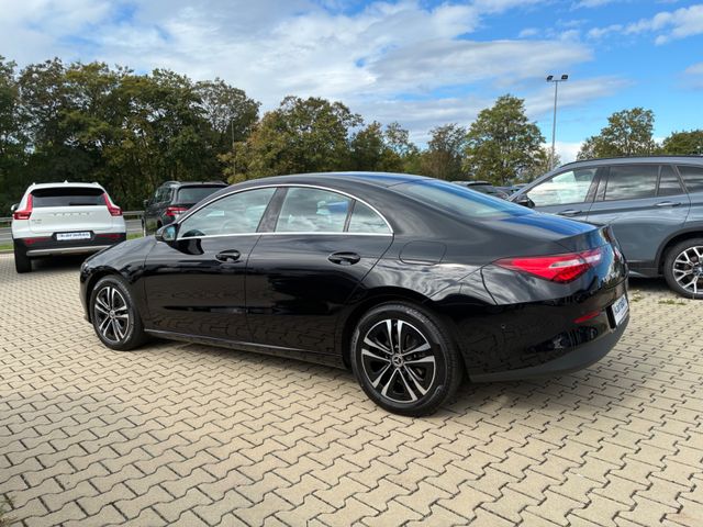 Fahrzeugabbildung Mercedes-Benz CLA 180 Lim >AUT/NAV/LED/Teilleder<