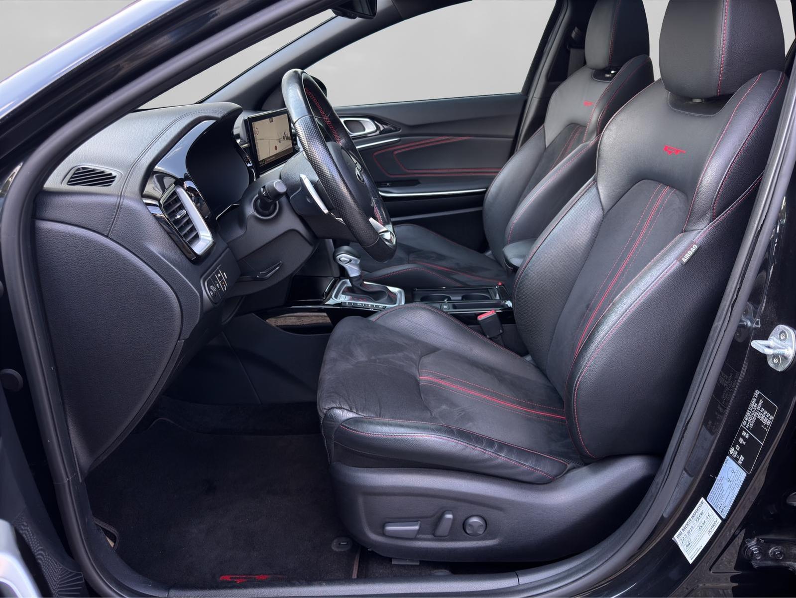 Kia CEED 1.6T GT PANO-DACH+TEIL-LEDER+NAVI+LED-LICHT