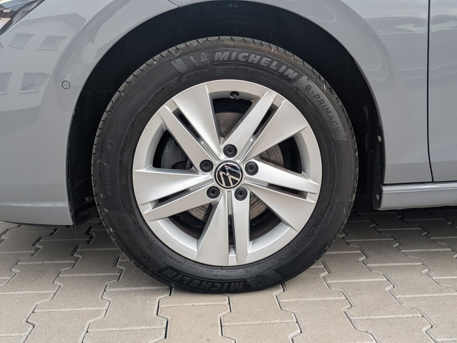 Fahrzeugabbildung Volkswagen Golf 2.0 TDI Life STHZ*LED*MASSAGE*MEMORY*APP