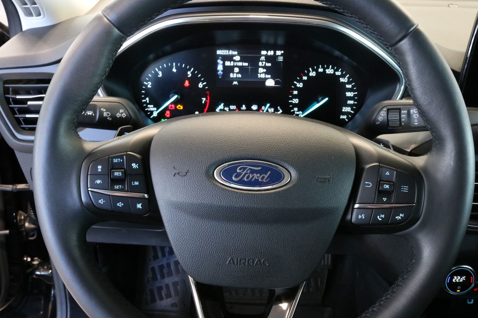 Fahrzeugabbildung Ford Focus Turnier Titanium  Automatik   Navi/Kamera