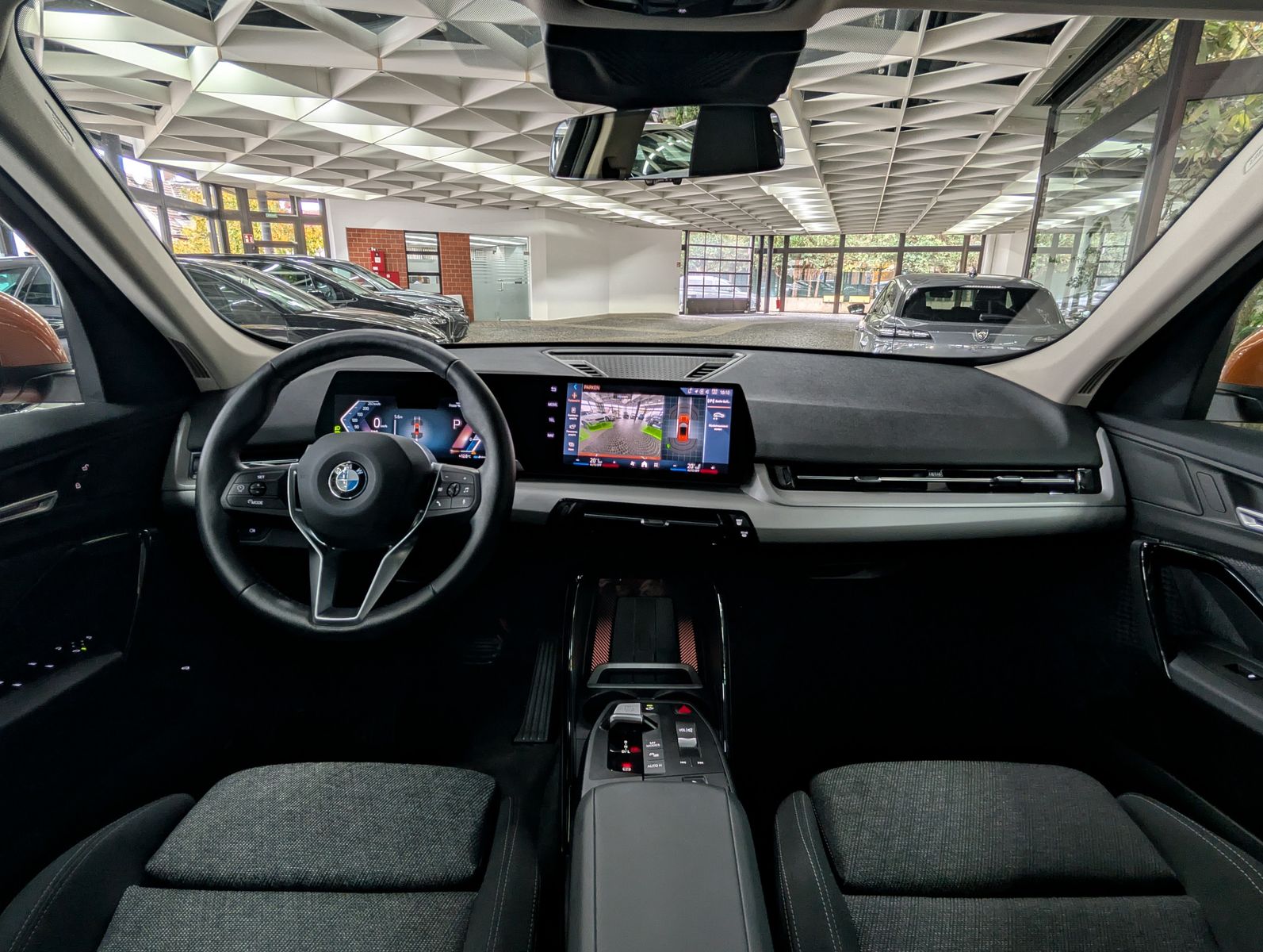 Fahrzeugabbildung BMW X1 20 i sDrive SPORT SHADOW PANO AHK LED AHK ACC