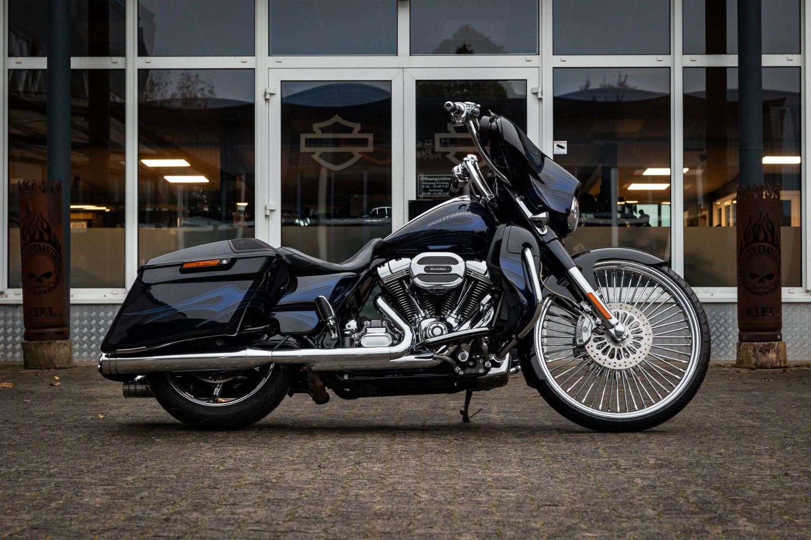 Fahrzeugabbildung Harley-Davidson CVO STREET GLIDE 110 FLHXSE - Jekill&Hyde-26Zoll