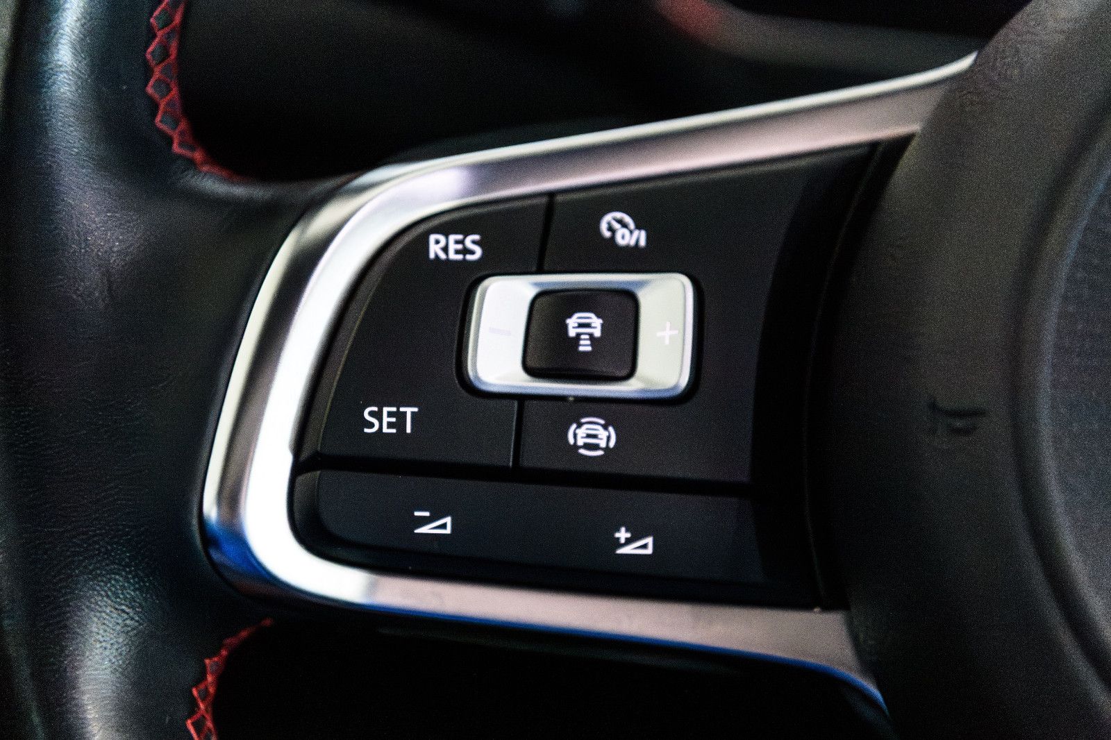 Fahrzeugabbildung Volkswagen T-Roc Sport 1.5 TSI DSG "beats" LED +STANDHZ.