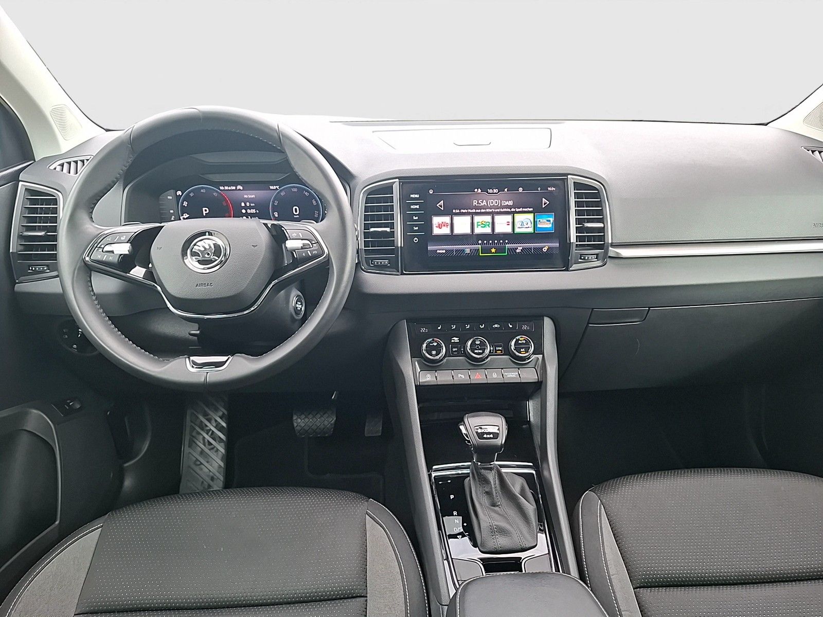 Fahrzeugabbildung SKODA Karoq TDI Tour 4x4 DSG LED AHK Navi GRA RFK SH