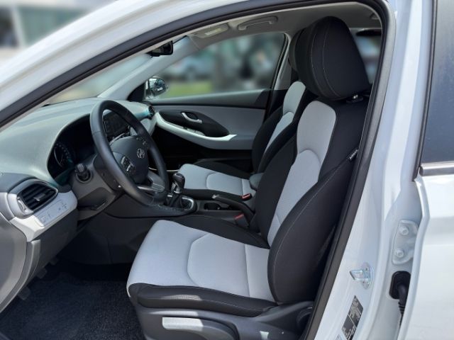 Fahrzeugabbildung Hyundai i30 Trend 1.4 +KLIMA+PDC+SHZ+BT+TEMPOMAT+RADIO+U