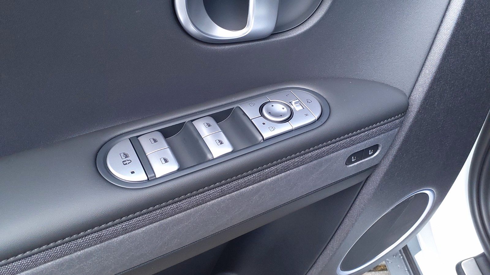 Fahrzeugabbildung Hyundai IONIQ 5 4WD 77,4 UNIQ Assist & Relax-P. 20"Alu