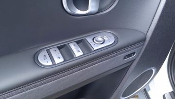 Fahrzeugabbildung Hyundai IONIQ 5 4WD 77,4 UNIQ Assist & Relax-P. 20"Alu