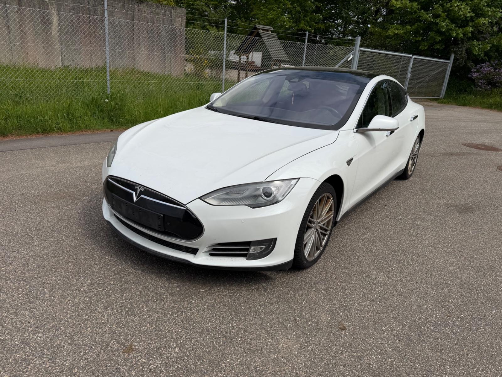 Tesla Model S Performance free Charge