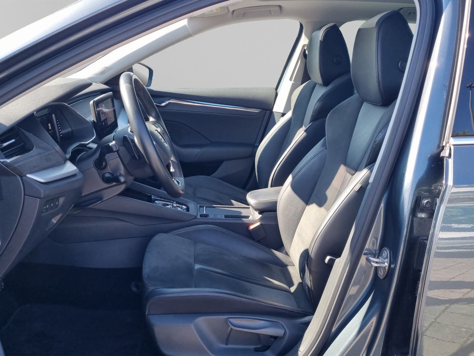 Fahrzeugabbildung SKODA Octavia Combi Style 2,0 TDI DSG Navi Pano AHK