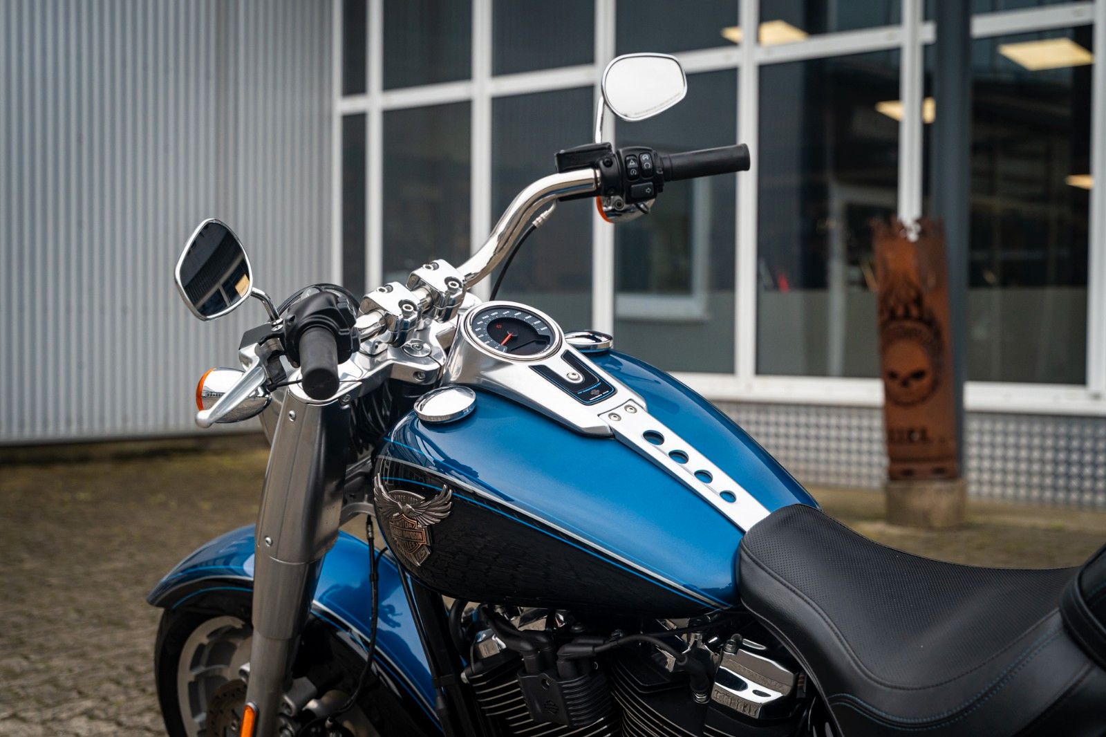 Fahrzeugabbildung Harley-Davidson FLFBS FAT BOY SOFTAIL 114 CUI ANV. JEKILL&HYDE