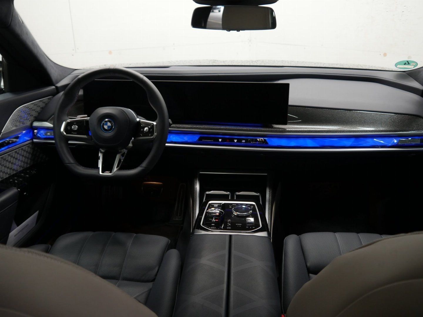 Fahrzeugabbildung BMW i7 M70 xDrive Limousine Sonderlackierung B&W Sur