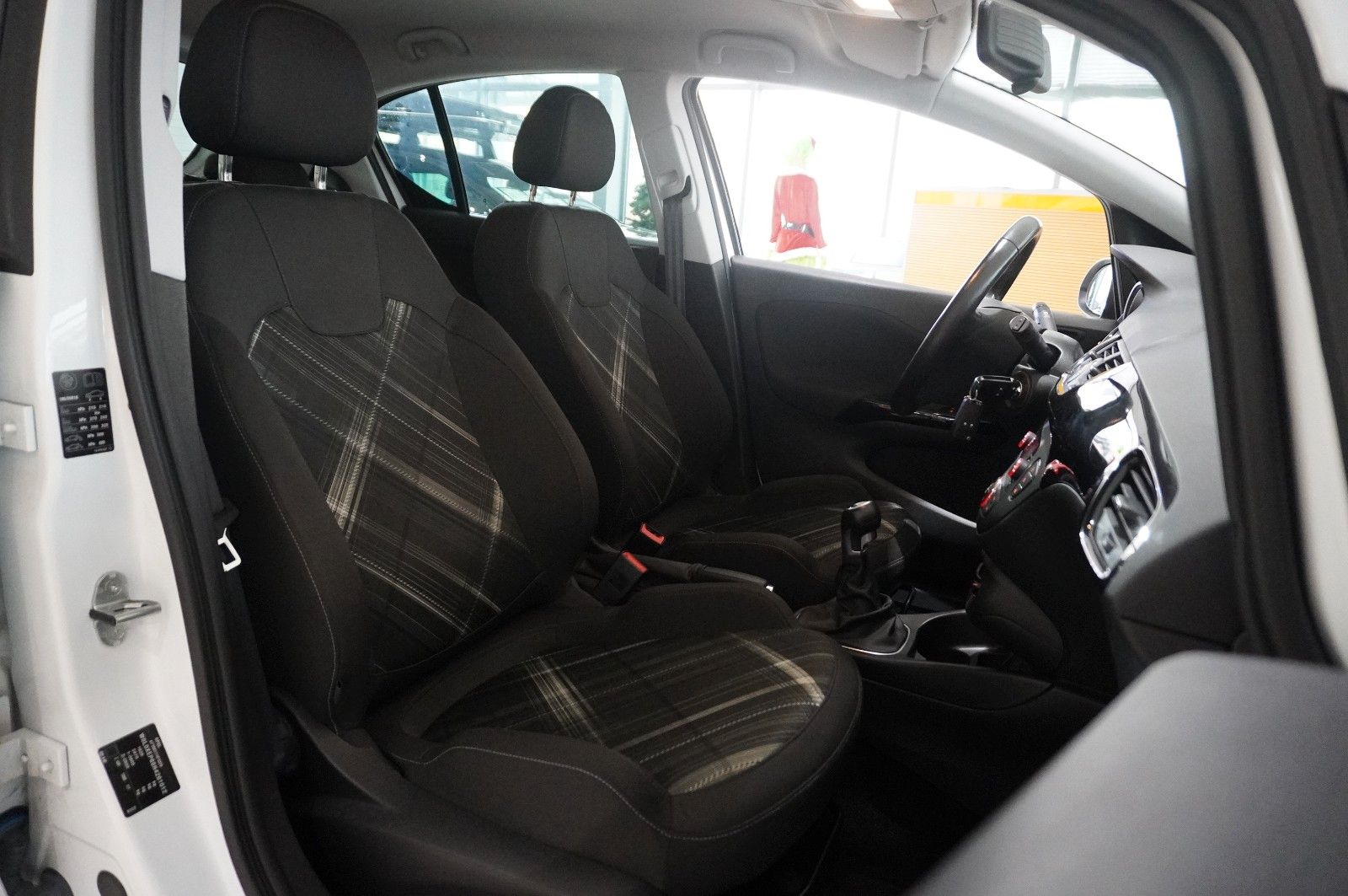 Fahrzeugabbildung Opel Corsa E 1.4 COLOR EDITION SPORT/SHZ/PDC/TEMP.