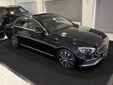 Mercedes-Benz E 300 e *LEDER-BRAUN*KAM*TOTW*SHZ*GSD*AMBIENTE* - Mercedes-Benz E 300 aus 2020