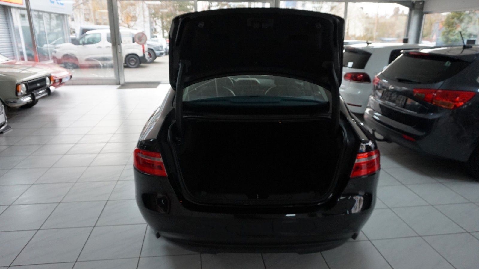 Fahrzeugabbildung Jaguar XE Prestige