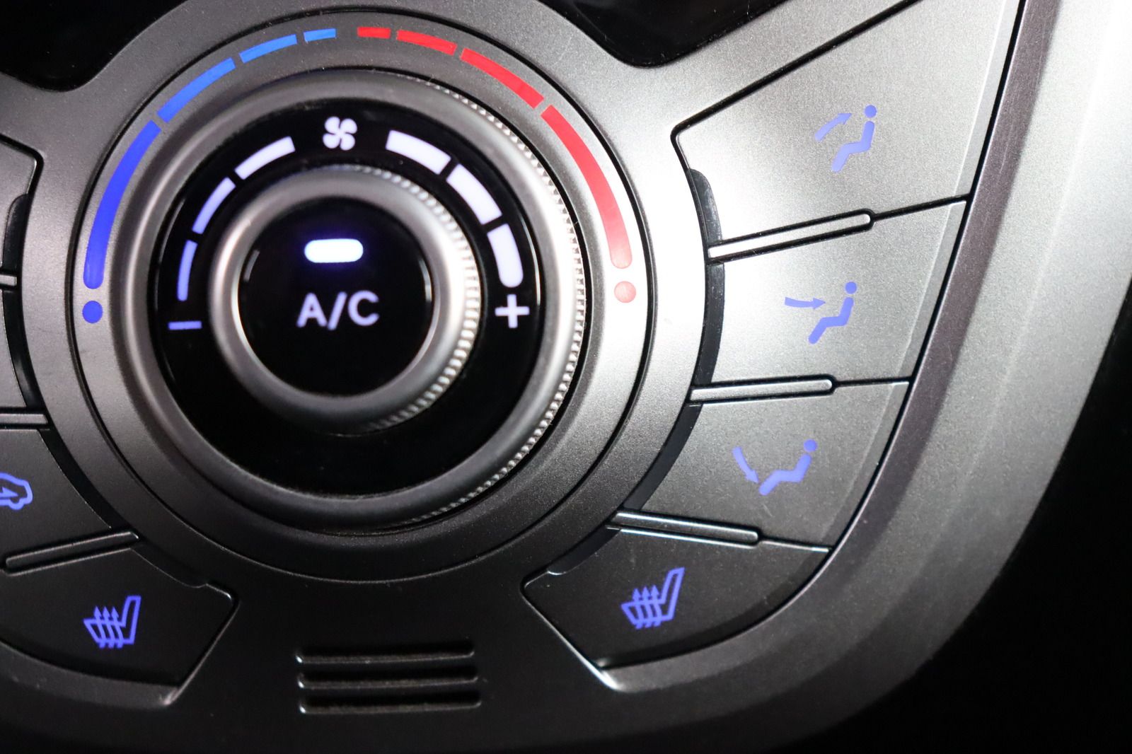 Fahrzeugabbildung Hyundai ix20 * HU/AU bis 06.2028 * 8-fach bereift Comfor