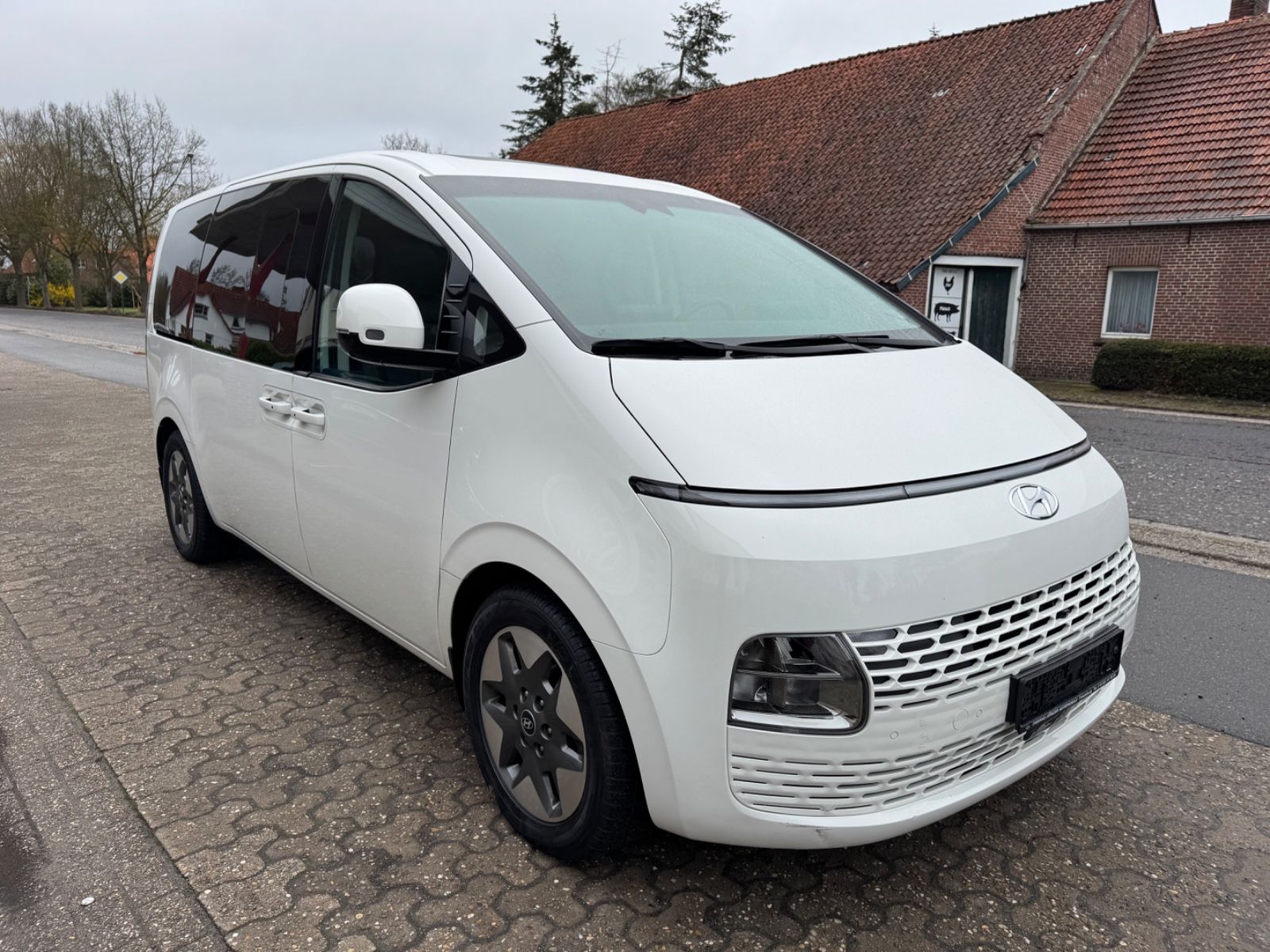Hyundai STARIA 2.2CRDI 4WD PRIME*9-SITZ*PANO*PARK-P*AHK* imagem 3