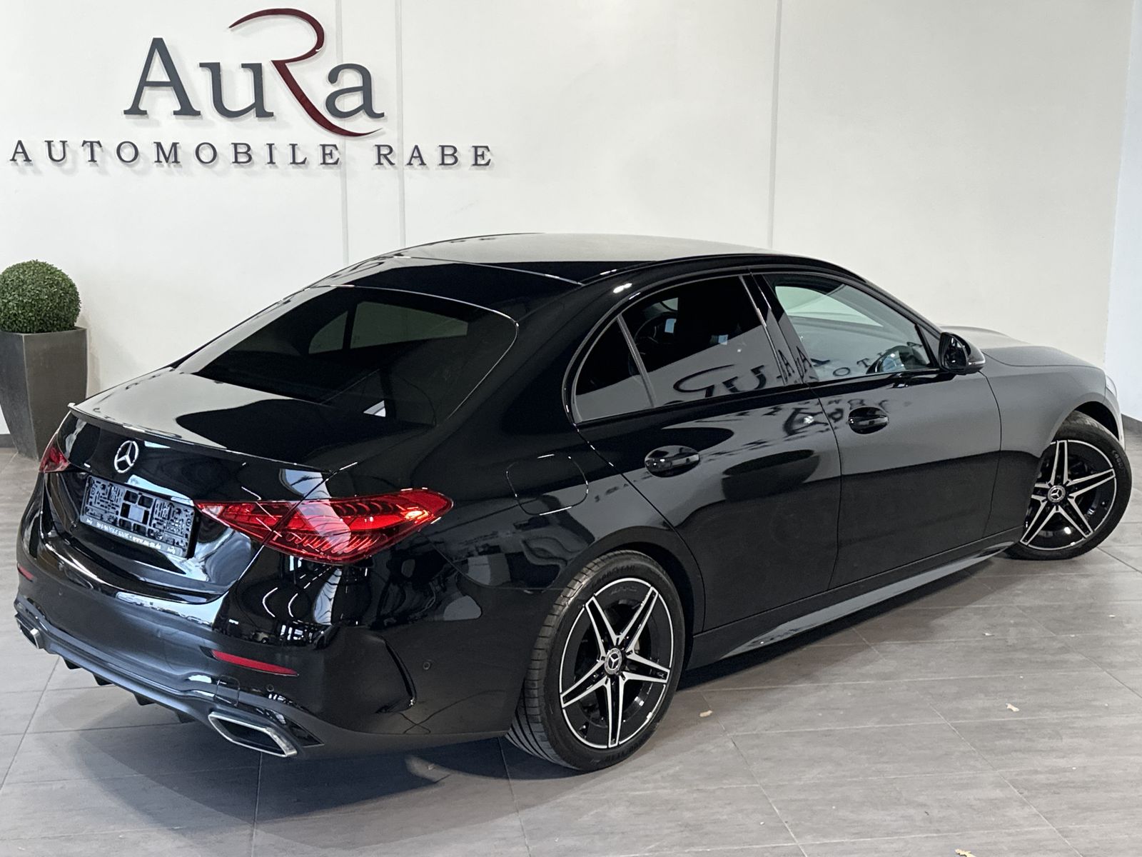 Fahrzeugabbildung Mercedes-Benz C 200d AMG-Line NAV+LED+KAM+HUD+VCOCK+CARPLAY+PP