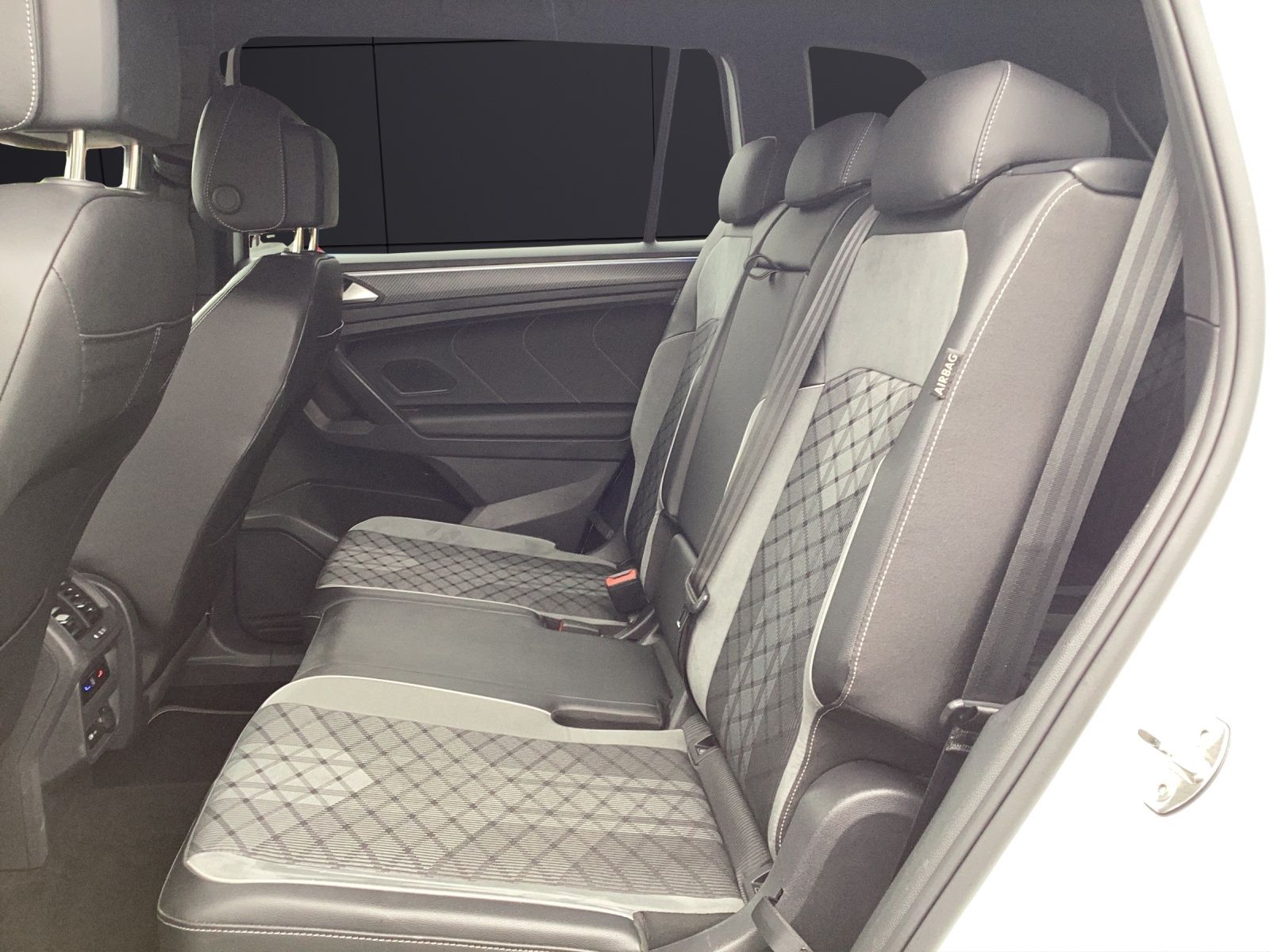 Fahrzeugabbildung Volkswagen Tiguan Allspace R-Line 4M TDI DSG IQ.Light ACC A