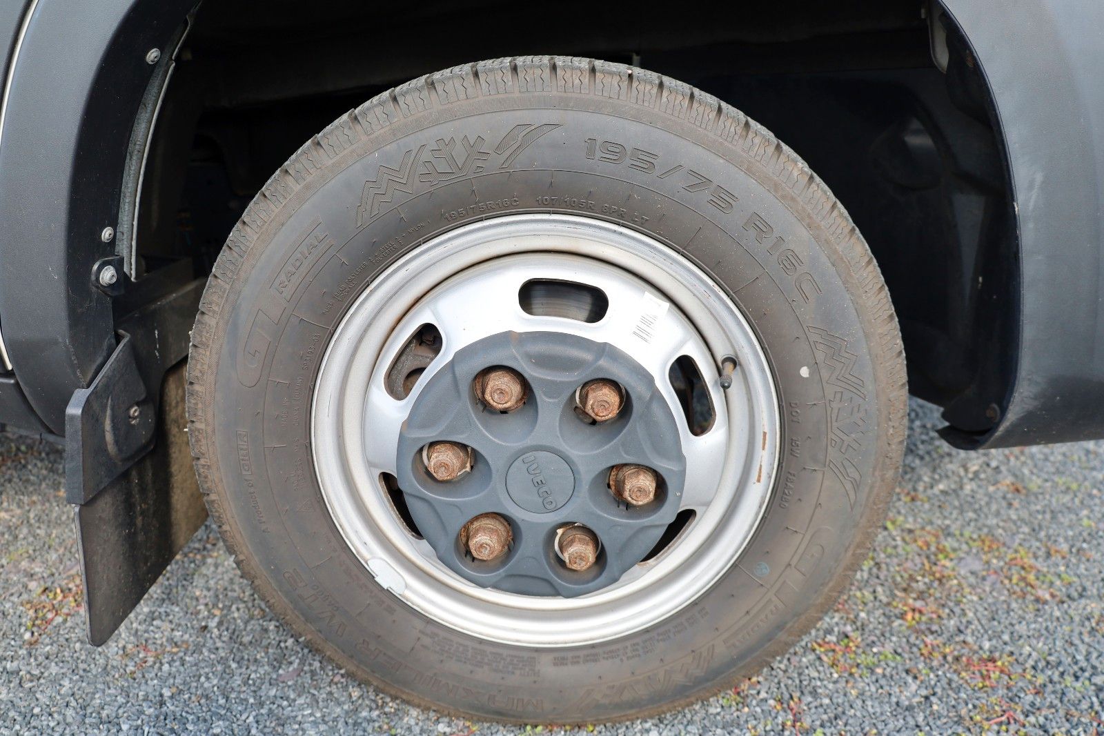 Fahrzeugabbildung Iveco Daily 35C16 ,Daily,KOFFER / LBW-6, Ladebordwand