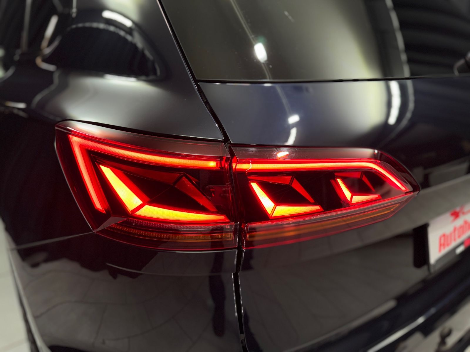 Fahrzeugabbildung Volkswagen Touareg 4.0 TDI V8 Atmosphere 4Motion|R-LINE|AHK