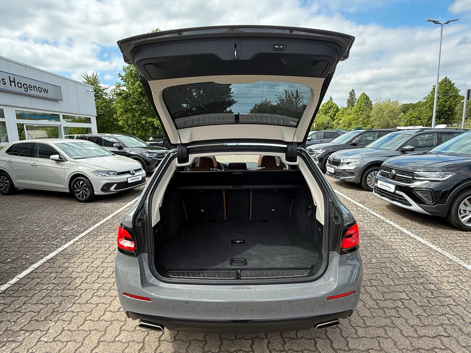 BMW 5er - 530 d Mild Hybrid PANO Leder AHK NAVI LED 
