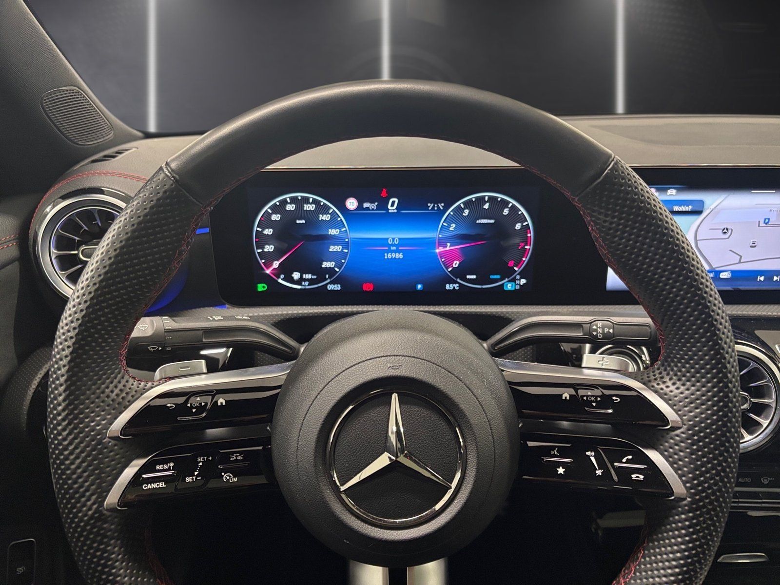 Fahrzeugabbildung Mercedes-Benz CLA 200 AMG*Pano*AHK*STHZG*Distronic*Totwinkel*