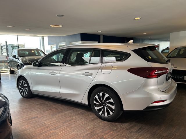 Fahrzeugabbildung Ford Focus Turnier Titanium