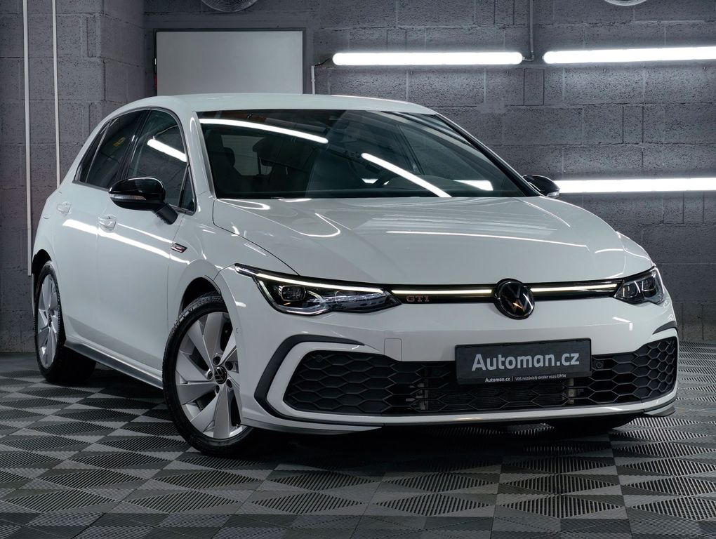 Volkswagen Golf — hlavná fotografia