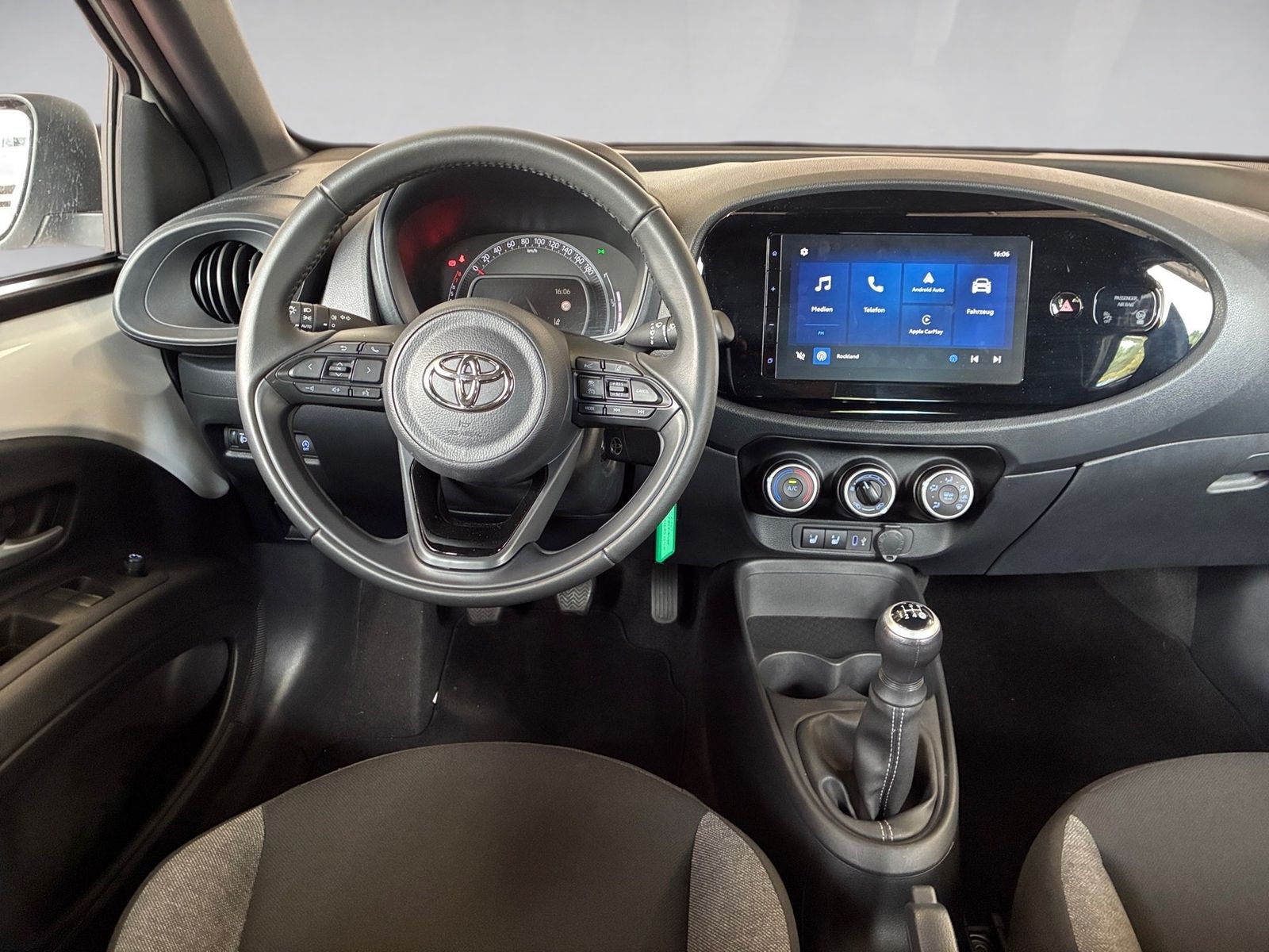 Fahrzeugabbildung Toyota Aygo X 1.0 Business Edition SHZ,Kamera,ACC