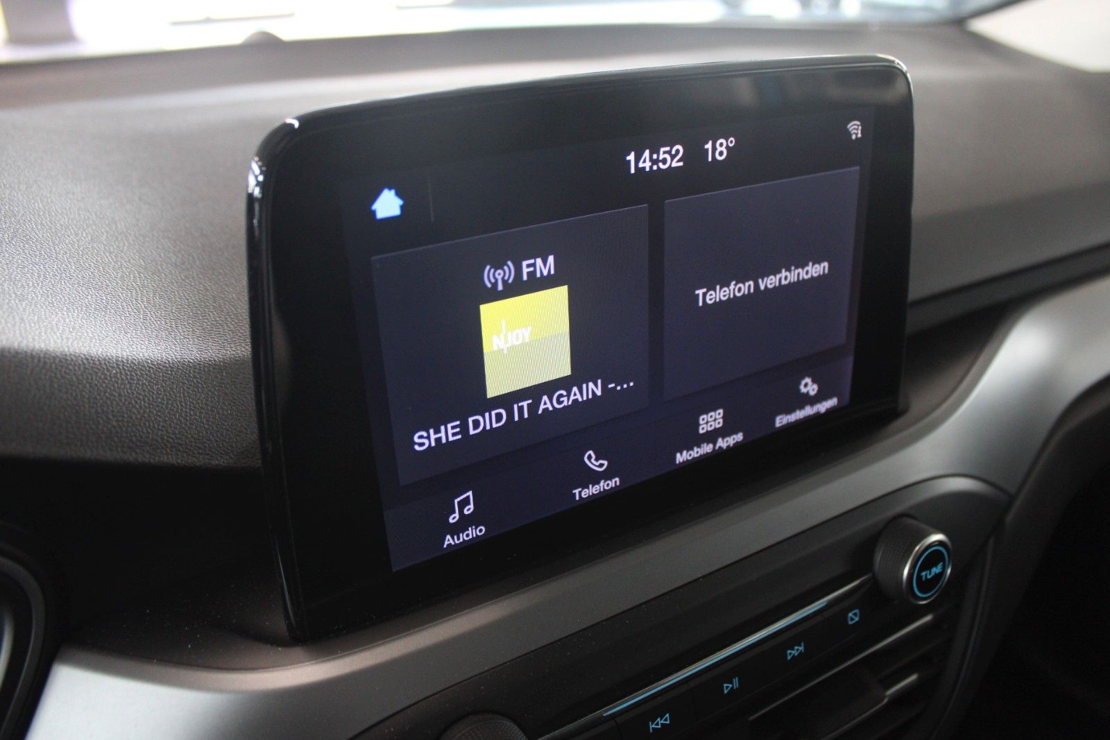Fahrzeugabbildung Ford Focus Cool & Connect Aut. LED CAM PDC WinterPak.