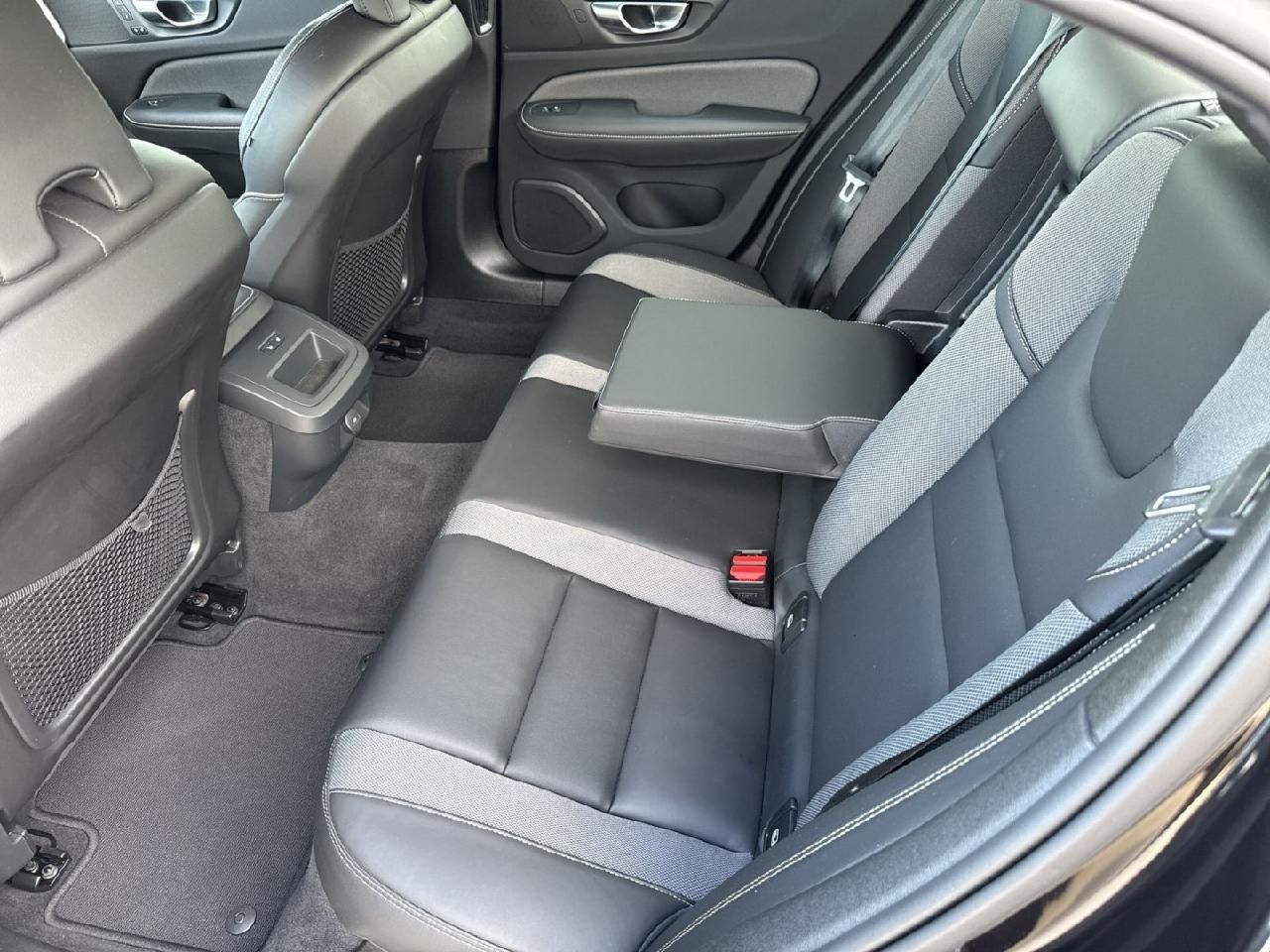 Fahrzeugabbildung Volvo S60 Lim. Plus Dark