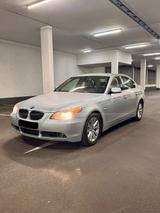 BMW 525i A - - BMW 525 Gebrauchtwagen in München