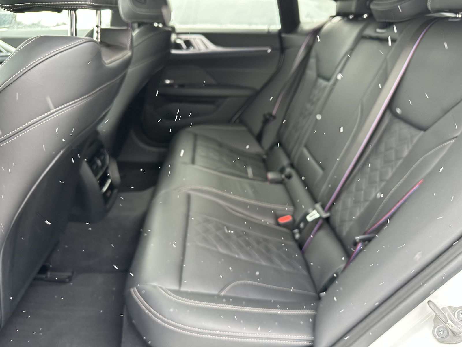 Fahrzeugabbildung BMW i4 M50 xDrive NAV+LEDER+ACC+AHK+360°+H&K+HEAD-UP