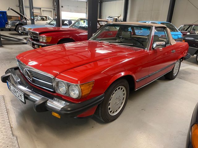 Mercedes-Benz 560 SL Roadster