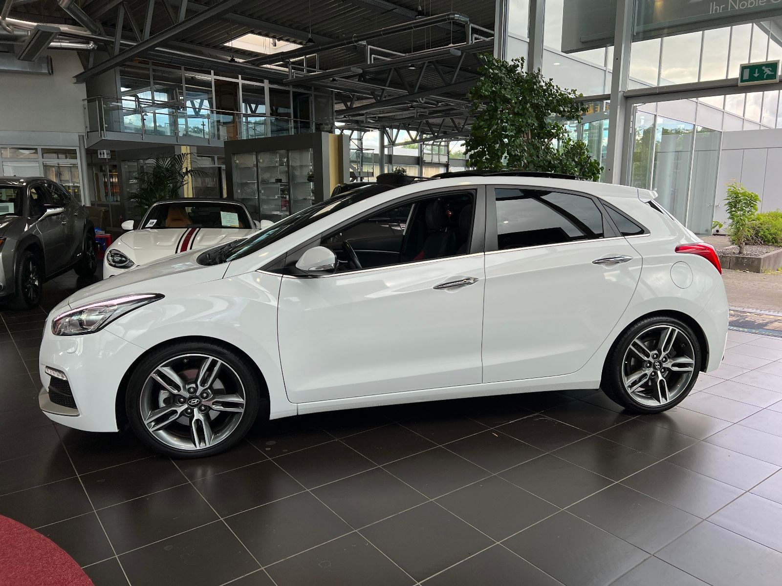 Fahrzeugabbildung Hyundai i30 Turbo PANO RFK XEN NAVI ALU