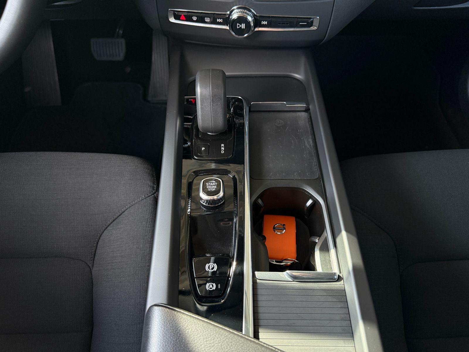 Fahrzeugabbildung Volvo XC60 Momentum Pro AHK LED RFK