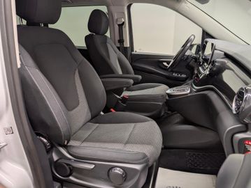 Mercedes V 220 - 11