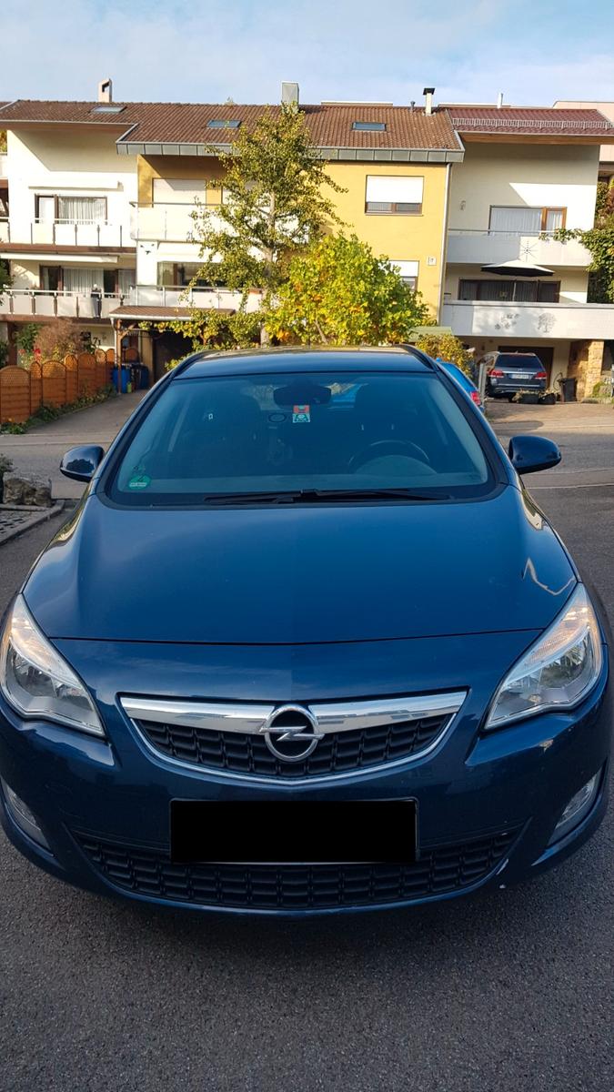 Opel Astra, 2011
