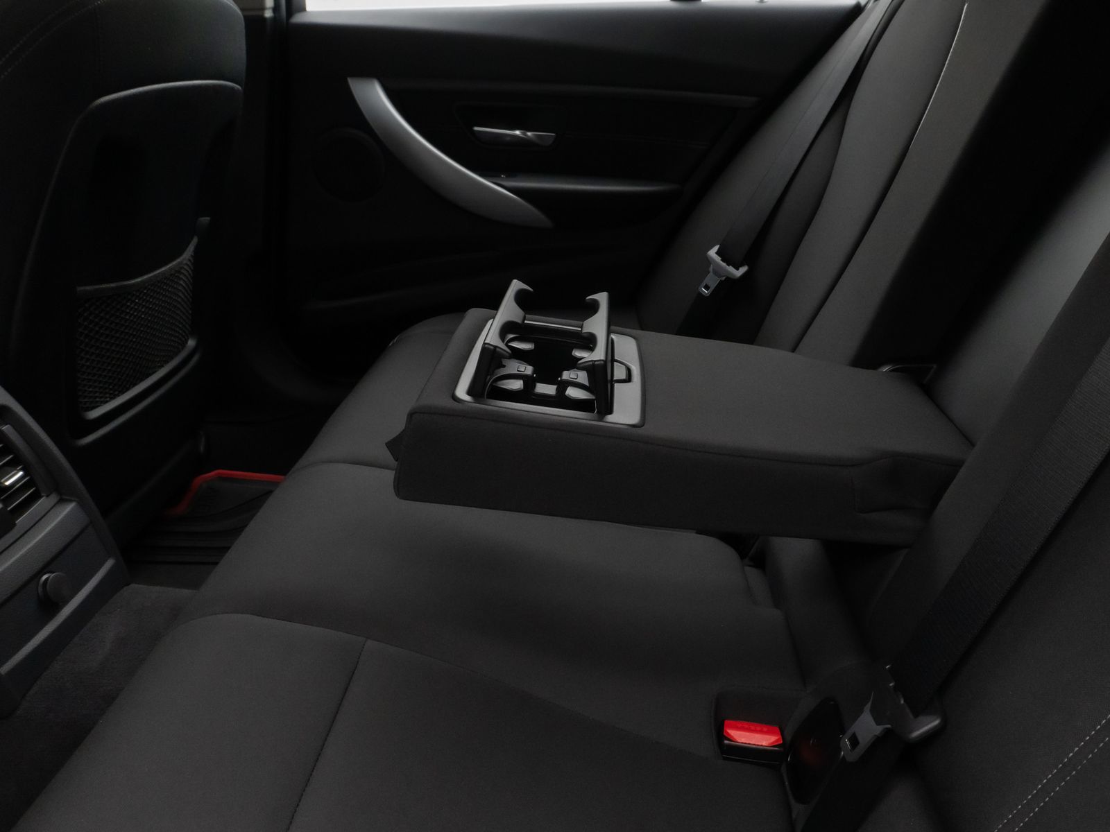 Fahrzeugabbildung BMW 320i Sport Line PDC Xenon AHK Geschwindigkeitsre