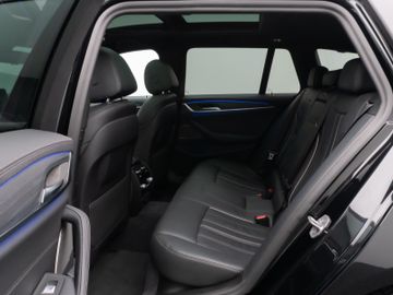 Fahrzeugabbildung BMW 530d Tour Luxury Line AHK Pano H/K Kamera DAB