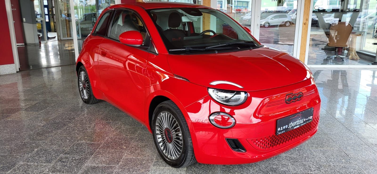 Fiat 500e Red Car-Play-Navi 10,25" 42kWh Akku imagem 2