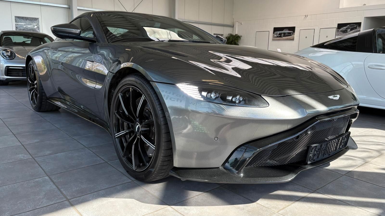 Fahrzeugabbildung Aston Martin V8 Vantage 4.0 V8 voll sehr gepflegt